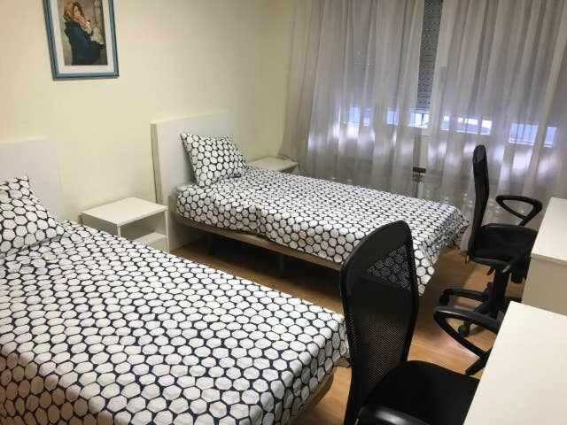 Residencia 12 Octubre Bed & Breakfast Madrid Exterior photo
