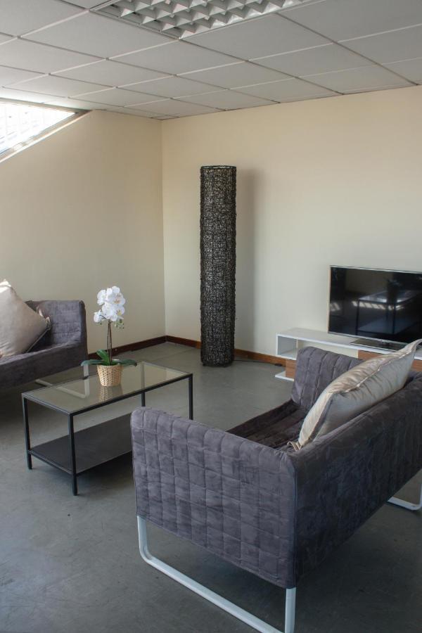 Residencia 12 Octubre Bed & Breakfast Madrid Exterior photo